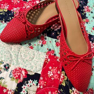 ON TREND Lightly Worn Woven Talbots Mules